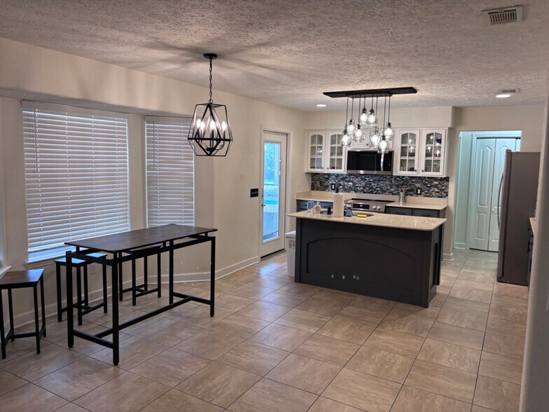 Building Photo - 5217 Melissa Dr