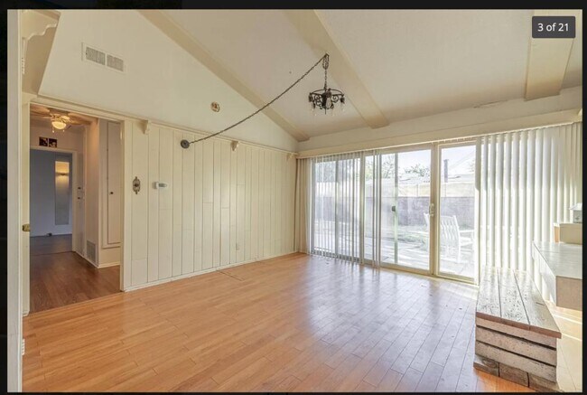 Building Photo - 1108 Valiant St