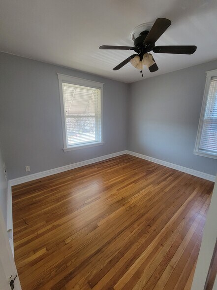 Master Bedroom - 4938 Tholozan Ave