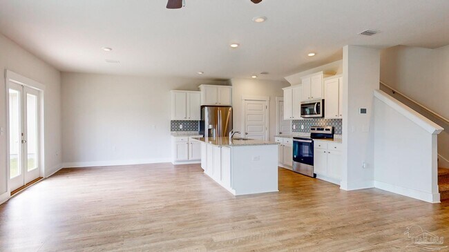 Building Photo - 5865 Danbury Blvd