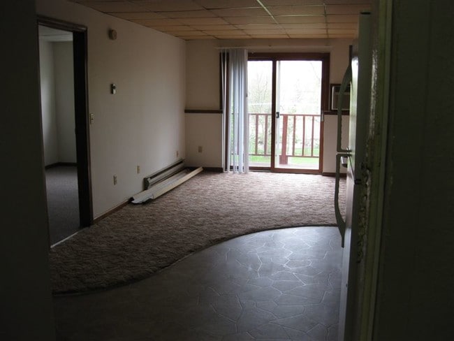 Building Photo - 350 Hall St
