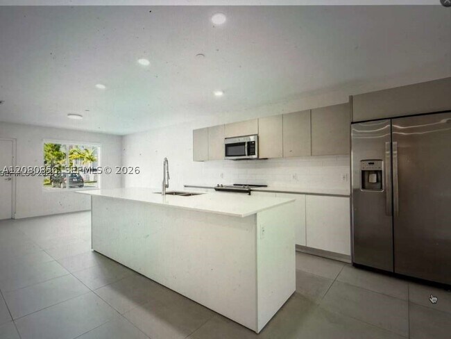 Building Photo - 2555 NE 193rd St