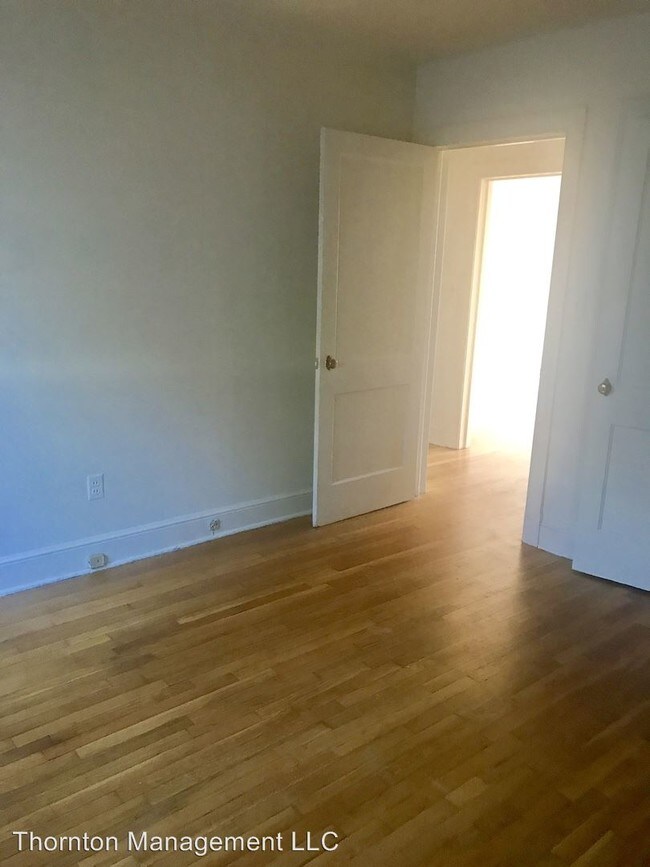 Building Photo - 913 Monument Ave