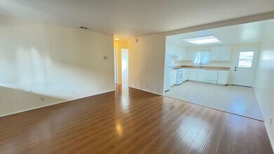 Building Photo - 539 N Alameda Ave
