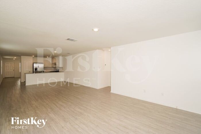 Building Photo - 2428 Lake Hls