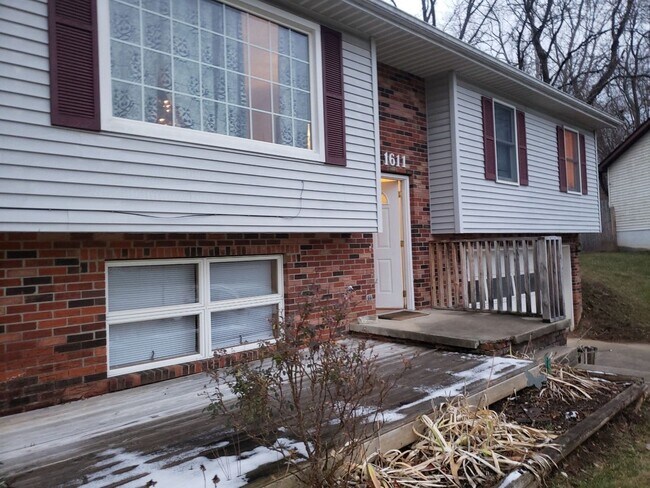 Building Photo - 1611 S Troy Ct