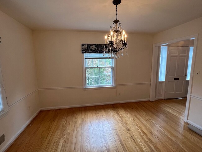 Building Photo - 4br 3.5ba home in Chevy Chase MD