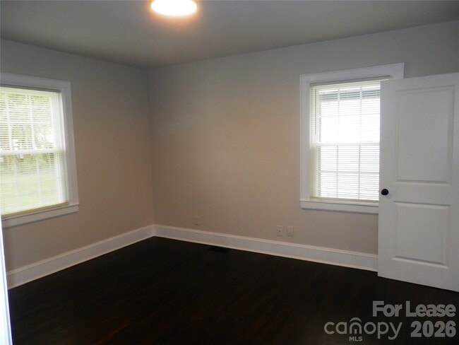 Building Photo - 1416 Effingham Rd