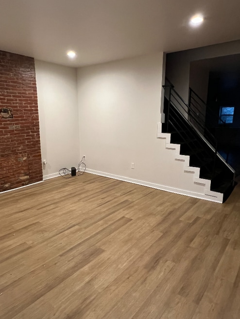 Building Photo - 313 E 17th Ave