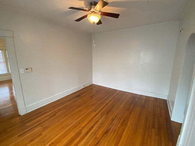 Building Photo - Spacious 1 Bedroom Near Duke East and Broad St - Huge Fenced Yd!