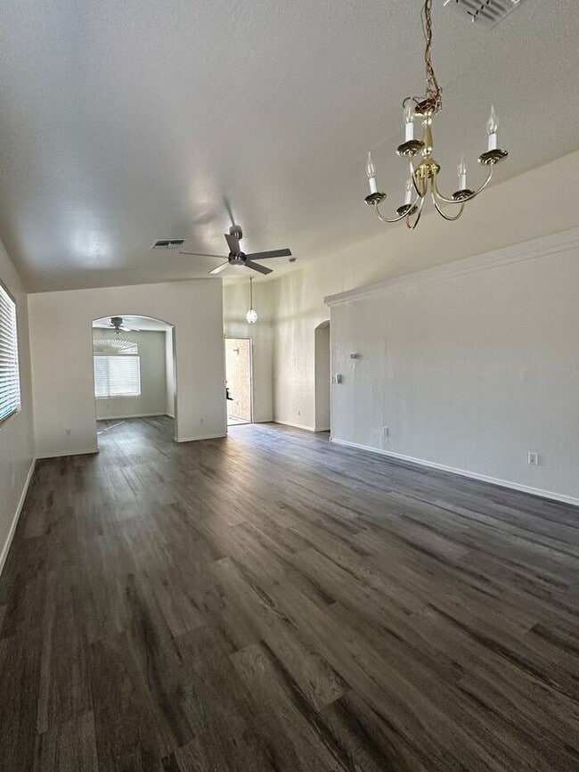 Building Photo - New Flooring! Single level 3 bed in Camelback Ranch!