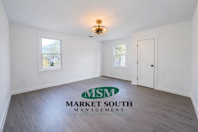 Building Photo - 37 W 201