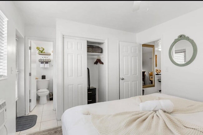 Building Photo - 820 NE 16th Ave