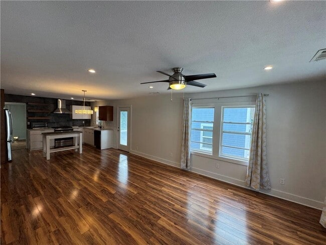 Building Photo - 320 S Washington Ave