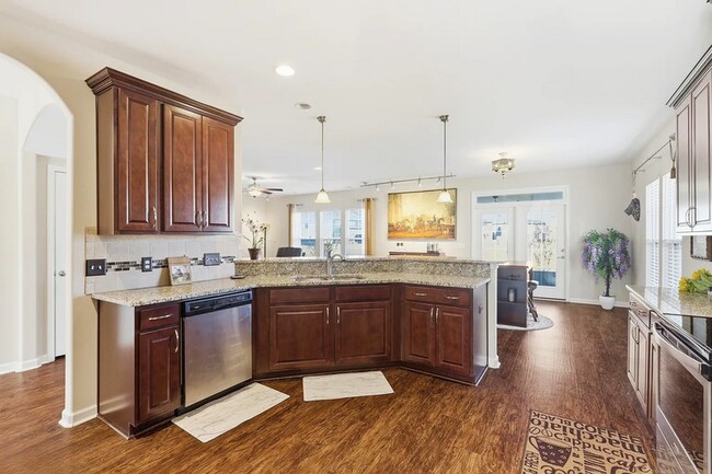 Building Photo - 225 Willow Point Cir