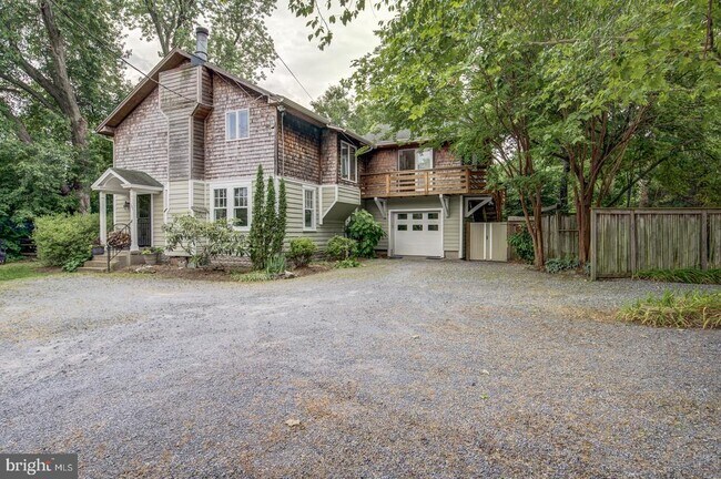 Primary Photo - 1121 Tyler Ave