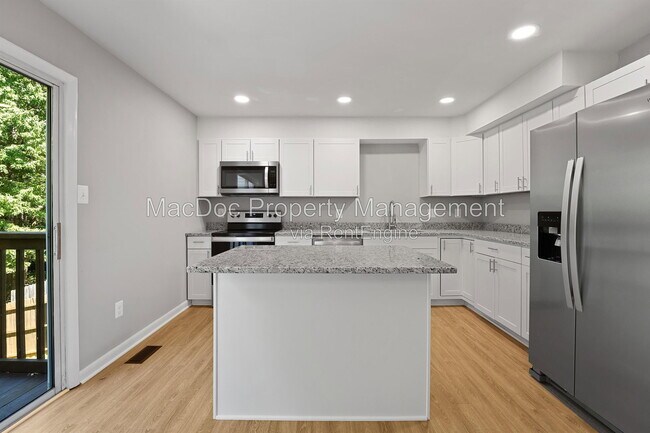Building Photo - 5273 Daffodil Dr
