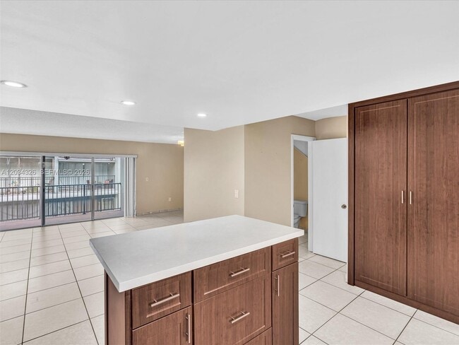Building Photo - 210 NW 87th Ave