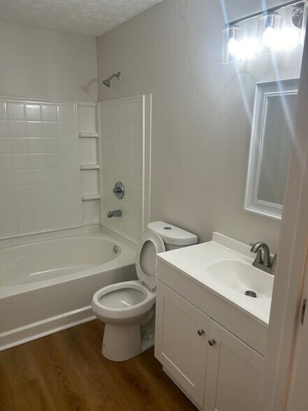 Building Photo - 8102 Fairington Village Dr