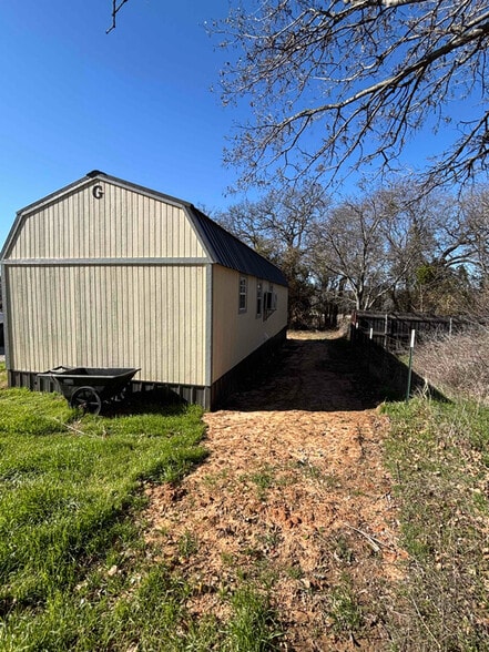 Building Photo - 3404 E Hwy 199