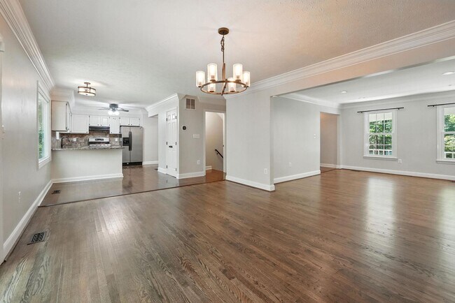 Building Photo - 11109 Ravine Dr