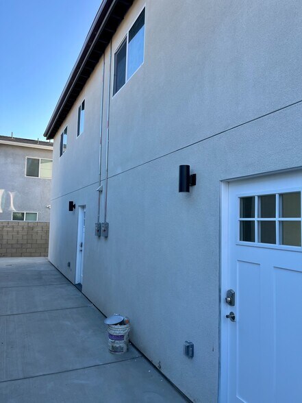 Building Photo - 6723 Vineland Ave