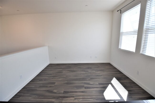 Building Photo - 3998 E Commerce Way