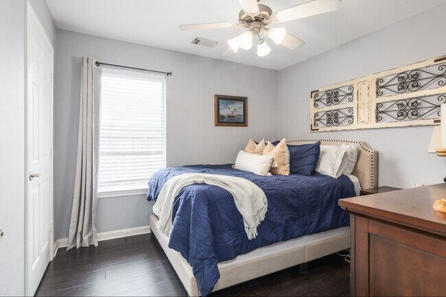 Building Photo - 4301 Twin Lakes Tr