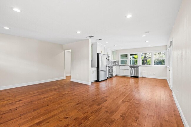 Building Photo - 25 W Central Ave