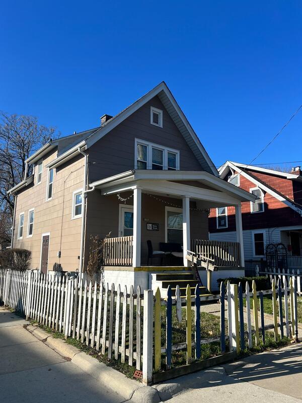 Building Photo - 822 Dewey Ave