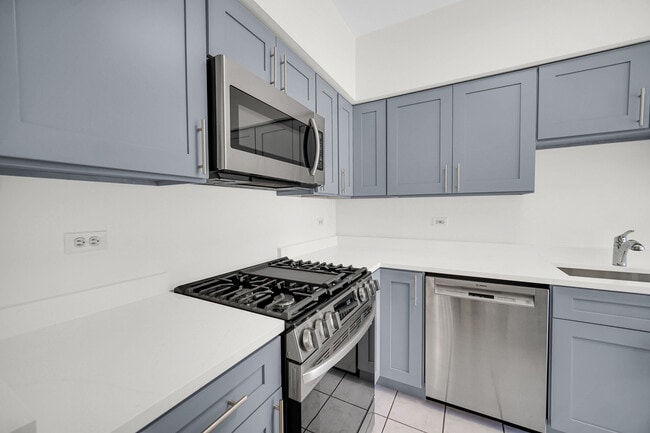 Building Photo - 1214 S Parkside Dr