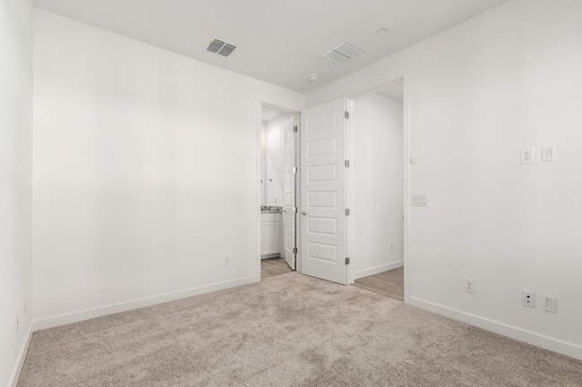 Building Photo - 4054 E Amoroso Dr