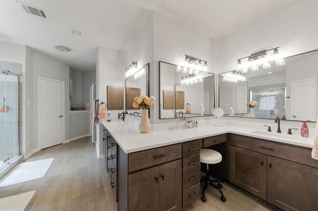 Building Photo - Stunning Home with Pool Now Available in t...