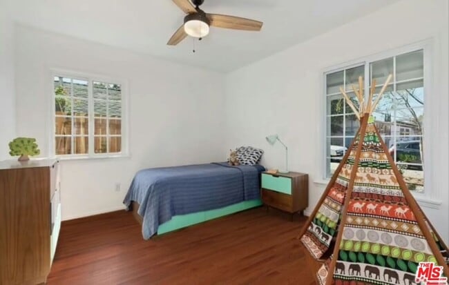 Building Photo - 7236 Encino Ave