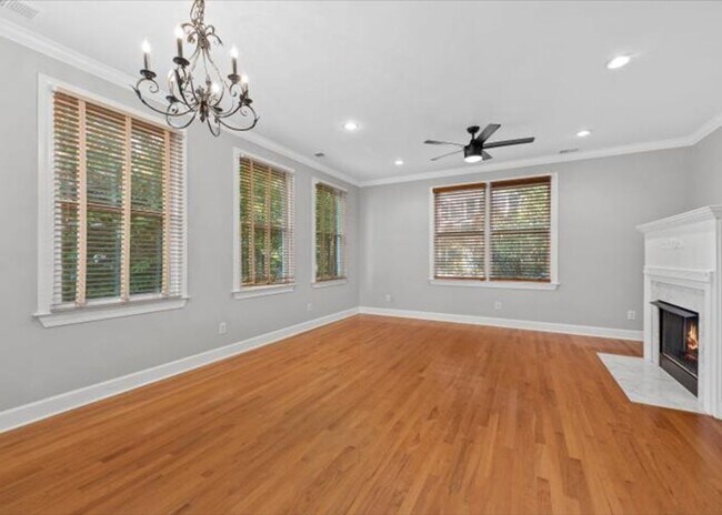 Building Photo - 2 Bedroom, 2.5 Bath Condo in Harleston Village of Downtown Charleston!