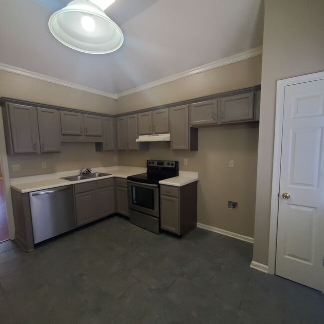 Building Photo - 3 Bedroom 2 Bath in Cordova off near Trinity and Sanga