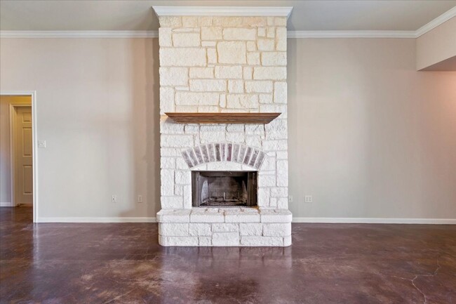 Building Photo - 3BR / 2BA Duplex in Hewitt, Texas | Midway...