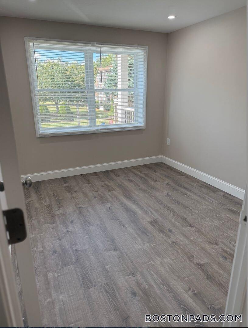 Building Photo - 23 Kenmar Dr