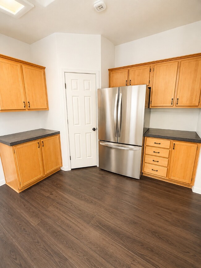 Building Photo - 6647 Alderson Ln