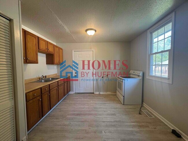 Building Photo - Three Bedroom | House | Pet Friendly