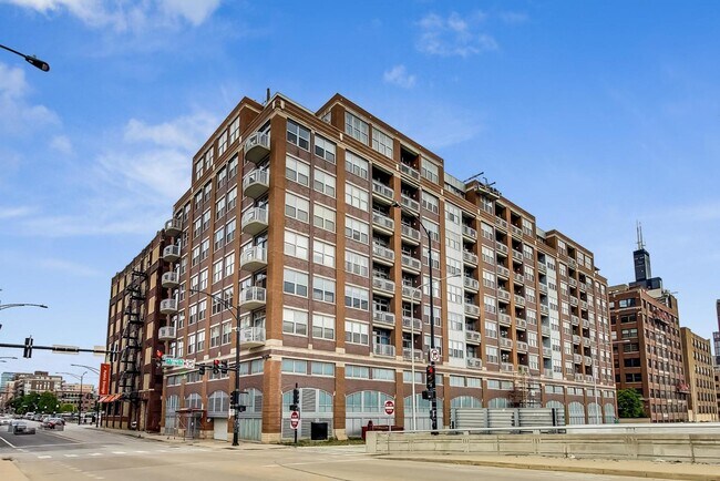 Primary Photo - 933 W Van Buren St