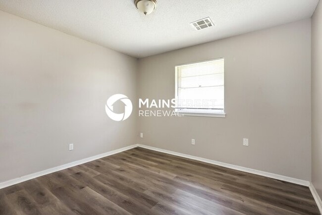 Building Photo - 4 Bedroom Pet-Friendly Home in Oklahoma City, OK with Main Street Renewal