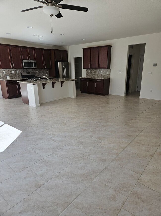 Building Photo - Pristine One Story South Reno