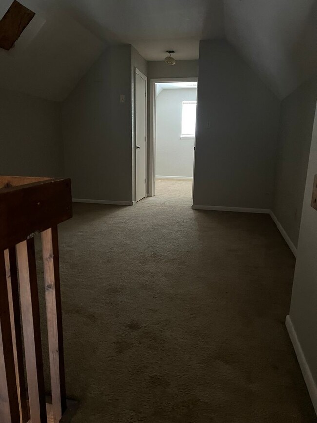 Building Photo - Great Duplex Unit