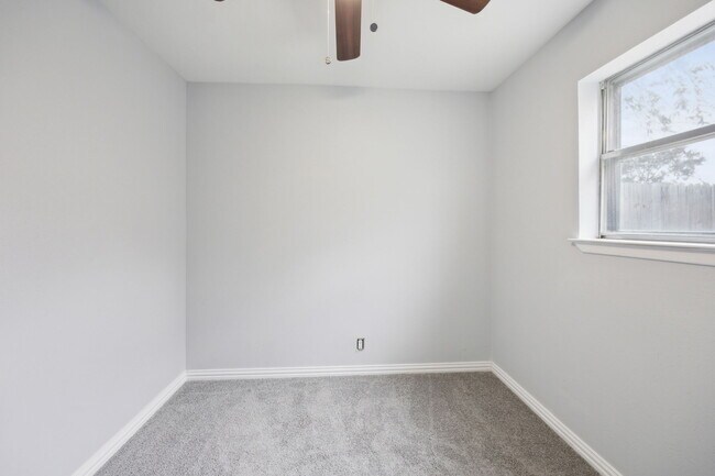 Building Photo - 4104 Plantation Dr