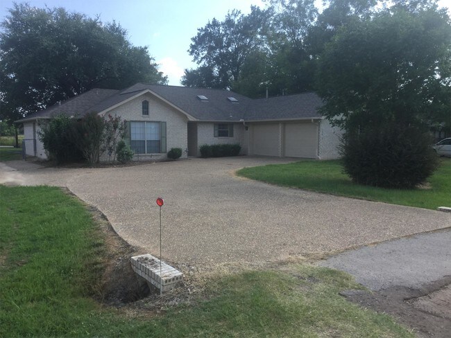 Primary Photo - 1303 Cedar Dr