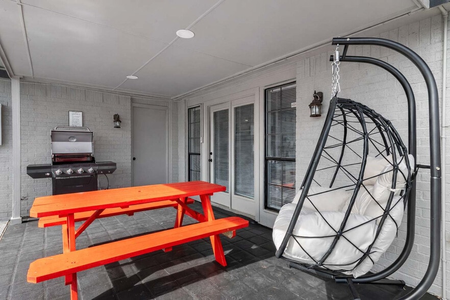 Building Photo - 1040 Eagle Dr