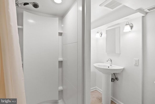 Building Photo - 10512 Warfield St