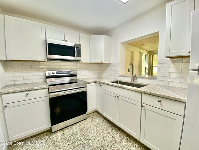 Building Photo - 57 NW Shannon Ave