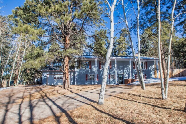 Building Photo - Move in ready home on Parkview